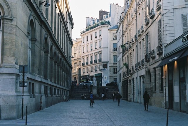 Découverte de la rue Gabriel Péri : histoire et enjeux de ce quartier parisien