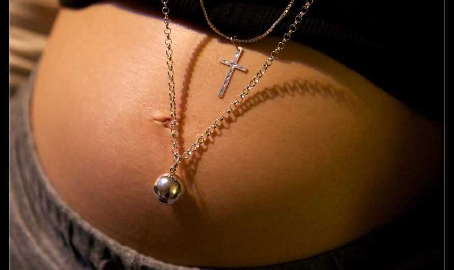 Le bola de grossesse : un bijou pour apaiser bébé et maman