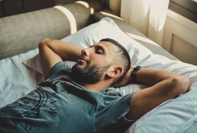 Comment améliorer son sommeil en 30 jours : conseils pratiques et science derrière le repos